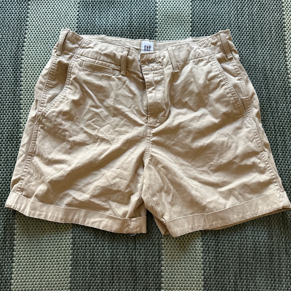 GAP Men's Tan Flat Front Chino Shorts